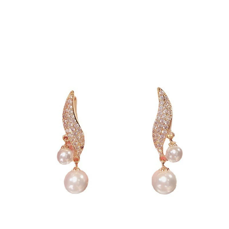Brincos de agulha de prata com pérolas e strass, ideais para adicionar brilho e elegância a qualquer look e ocasião especial. — foto 2