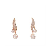 Brincos de agulha de prata com pérolas e strass, ideais para adicionar brilho e elegância a qualquer look e ocasião especial. — foto 2