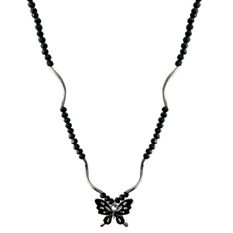 Colar de borboleta com contas pretas, um acessório feminino elegante e charmoso. Ideal para realçar seu visual em qualquer ocasião. Adicione estilo! — foto 1