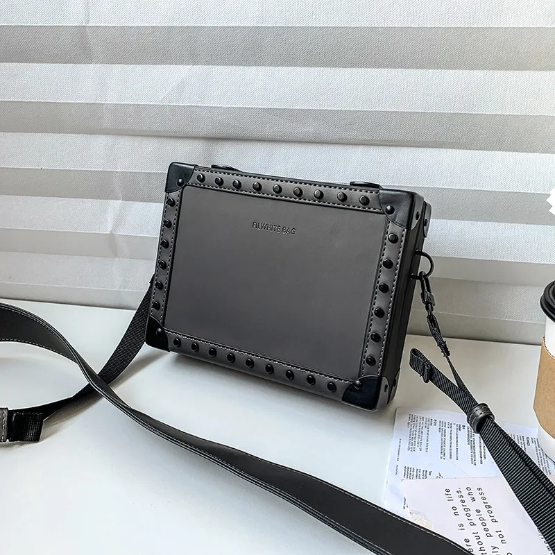 Bolso bandolera cuadrado pequeño de diseño exclusivo para niños, perfecto para llevar lo esencial con estilo y comodidad. — foto 6