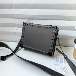 Bolso bandolera cuadrado pequeño de diseño exclusivo para niños, perfecto para llevar lo esencial con estilo y comodidad. — foto 6