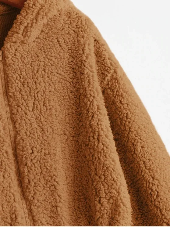 Korte pluche trui voor dames, heerlijk zacht en comfortabel. Perfect voor een casual look en warme dagen. Een must-have voor elke garderobe. — foto 4