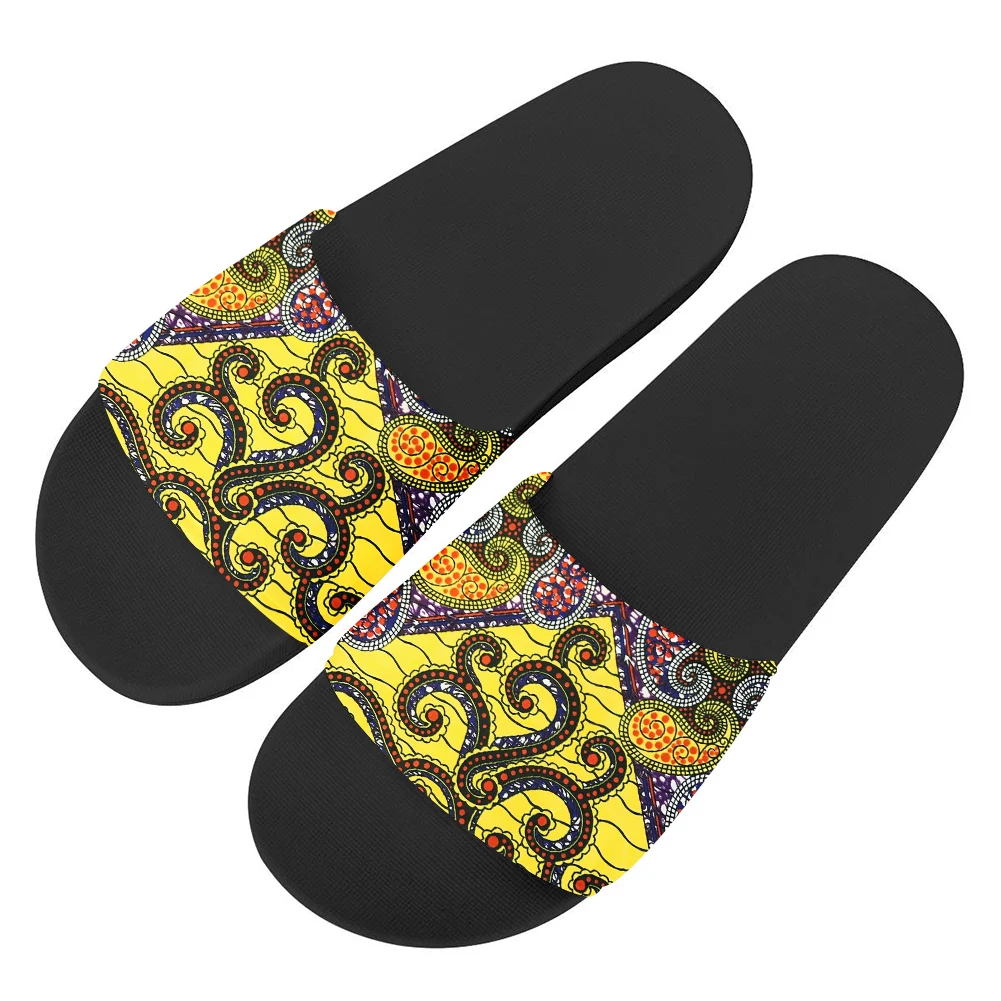 Chinelos de praia casuais estilo africano perfeitos para o verão. Conforto e estilo para seus pés. Desfrute da praia com elegância. — foto 3