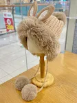 Touca infantil de tricô com orelhas de coelho estilo Lei Feng, quentinha e fofa para o inverno, protege do frio e deixa as crianças estilosas. — foto 10