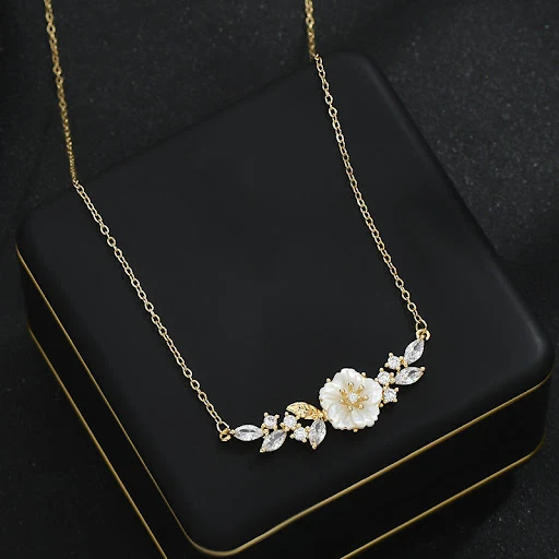 Title 3, Catena clavicola donna in zircone, temperamento...