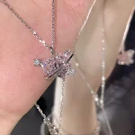 Colar Love Planet feminino, doce e fofo, com diamantes, para um visual encantador e expressar seu amor. Um presente perfeito. — foto 6