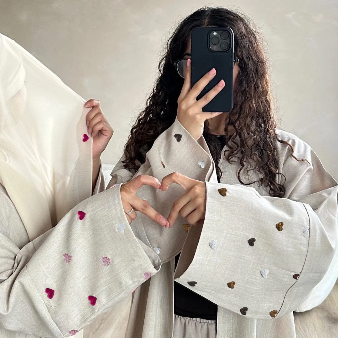 Cardigã Robe Turco DUBAI Bordado Elegante Fashion Love. Perfeito para um visual sofisticado e confortável. Ideal para diversas ocasiões, charme único. — foto 5