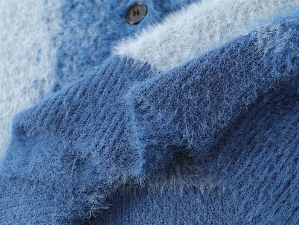 Men's Gradient Plush Knitted Sweater Coat, offering warmth and style. Experience ultimate comfort and a fashionable look — photo 3