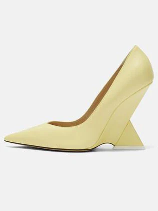 Sapatos de verão de salto alto grosso, couro envernizado, bico fino e corte baixo. Conforto e elegância! — foto 29