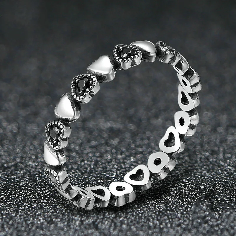 Anéis de prata esterlina com zircônias de diamante. Brilho e elegância para uso diário. Presente ideal, realce sua beleza. — foto 3