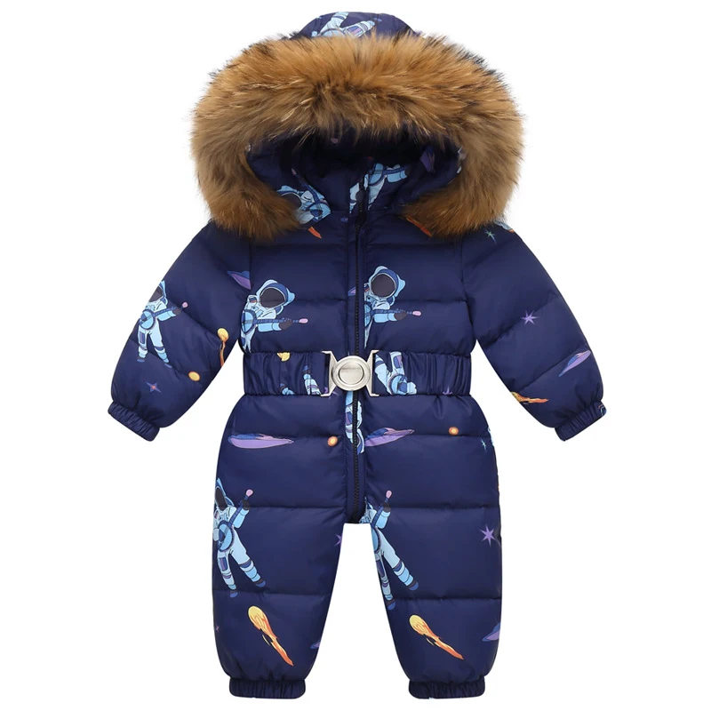 Baby eendelige sneeuwpak, warm en waterdicht, met capuchon. Ideaal voor de winter, spelen in de sneeuw en bescherming tegen de kou. Comfortabel. — foto 14
