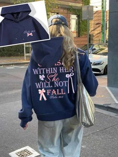 Jersey oversize de mujer con cuello redondo y mariposas y letras — foto 2