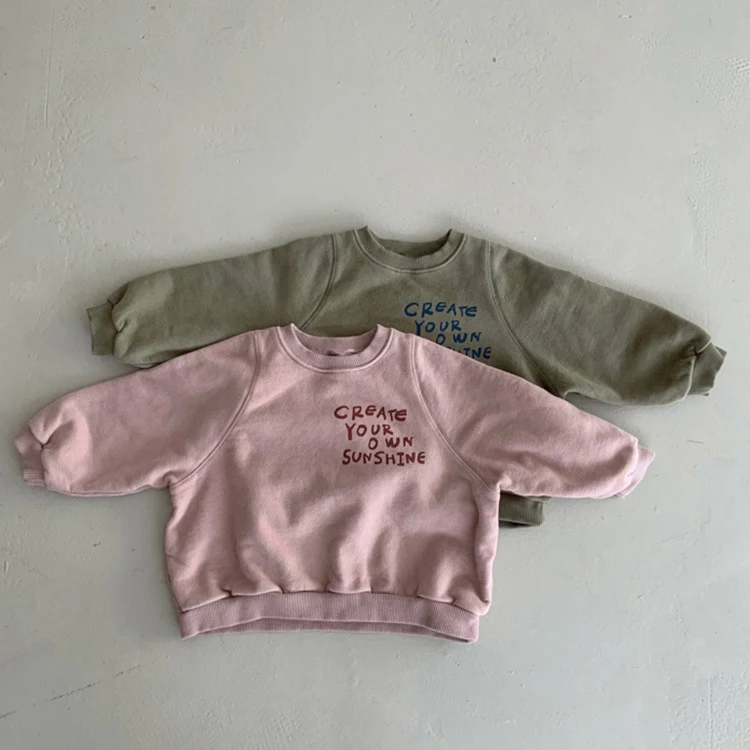 Camiseta solta casual com estampa de letras e mangas compridas para bebês, unissex, perfeita para conforto e estilo no dia a dia. — foto 2