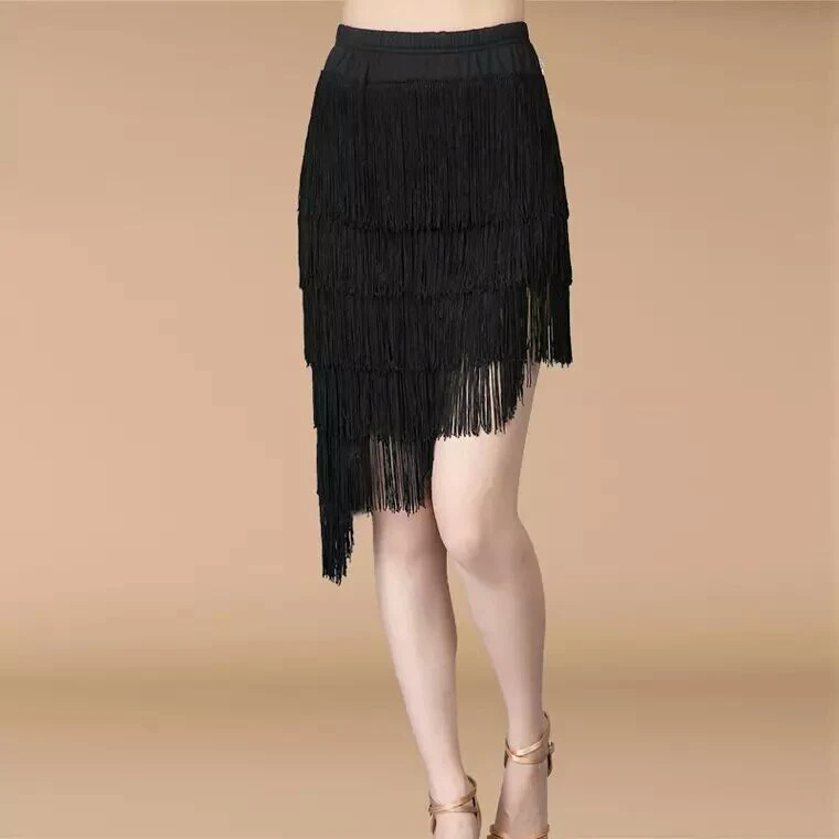Saia feminina de cor sólida com franjas irregulares Elegância e estilo em uma peça única. Ideal para looks modernos e cheios de personalidade, confortável e fashion. — foto 2