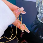 Colar feminino micro-incrustado em ouro real. Uma joia delicada e luxuosa para mulheres. Realce sua beleza com elegância. — foto 3