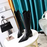 Botas Chelsea femininas retrô, cano alto, bico fino em V, skinny e salto alto. Conforto e elegância para você. — foto 4
