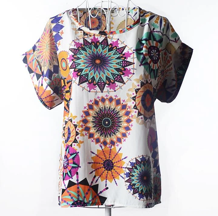 Camicia in chiffon stampata a maniche corte, ampia vestibilità, taglia grande USA. Perfetta per un look fresco e confortevole, ideale per l'estate. — foto 4