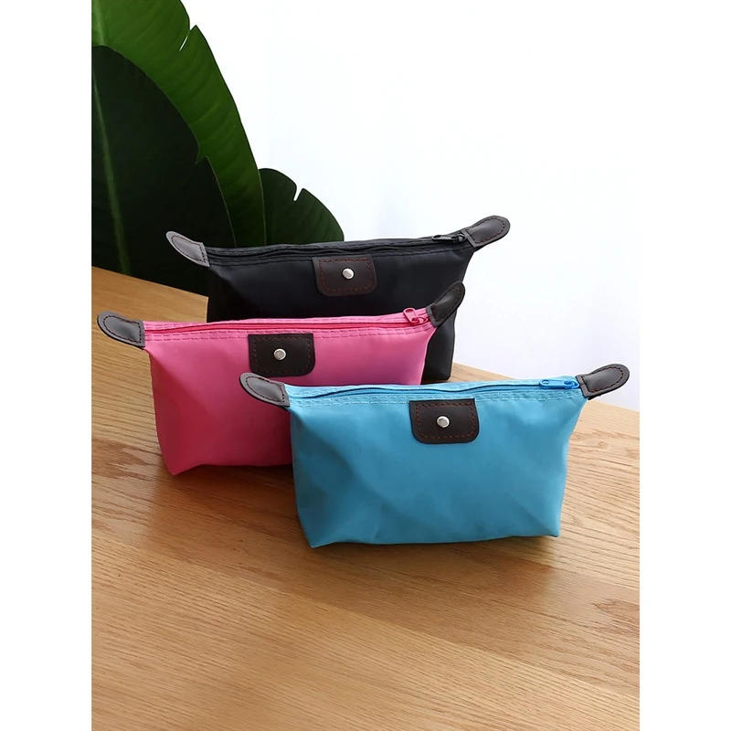 Simple Storage Bag Waterproof Portable. Keep your valuables safe and dry with this easy to carry waterproof storage bag — photo 11