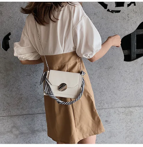 Title 19, Scarf chain small square bag, a stylish and com...