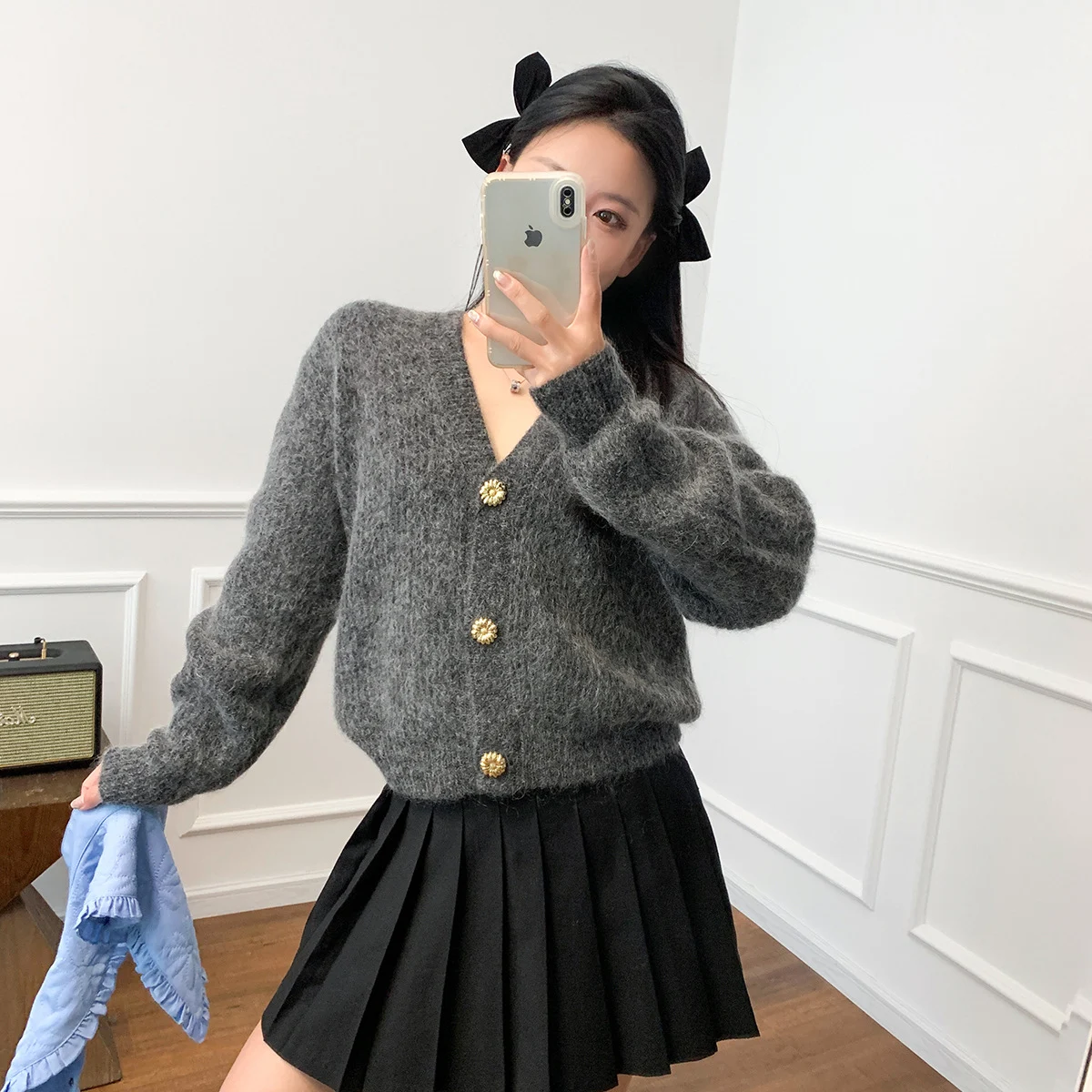 French Sweet Relaxed-fit Doll Collar Knitted Coat with Detachable Collar, offering comfort and style for any occasion. — photo 3