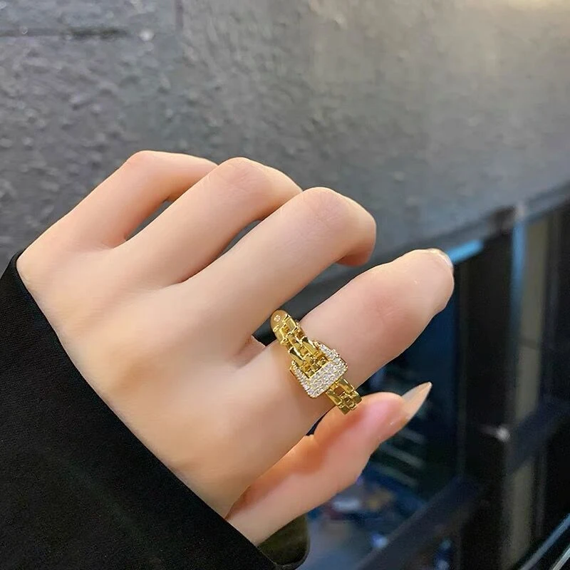 Anel de fivela de cinto macio e moderno para mulheres, realça sua personalidade e estilo, proporcionando um toque elegante e único. — foto 5