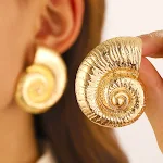 Colar com pingente de concha de liga eletrogalvanizada, um acessório estiloso e elegante para todas as ocasiões. Realce seu visual com este colar charmoso. — foto 8