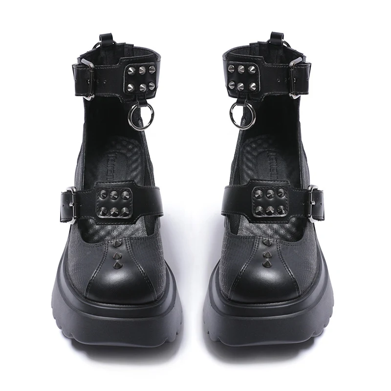 Title 7, Scarpe da donna con fibbia e rivetti, un tocco ...