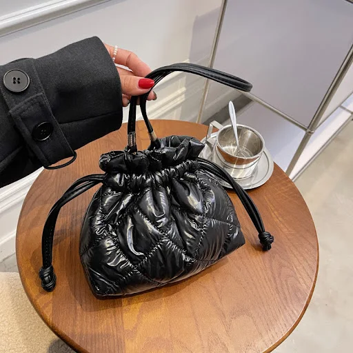 Title 11, Bolsa feminina personalizada com costura automo...