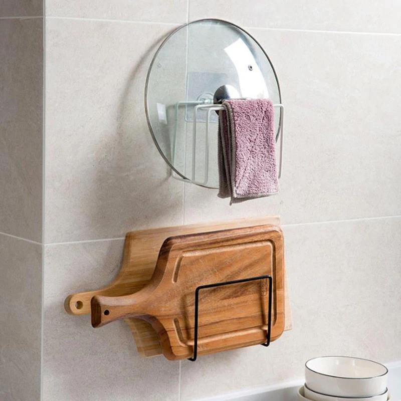 Prateleira de armazenamento de cozinha com tábua de corte integrada, solução doméstica que otimiza espaço e facilita o acesso. — foto 4