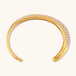 Pulseira Feminina de Aço Inoxidável Elegante e Simples. Um acessório de moda que combina charme e durabilidade, ideal para diversas ocasiões. — foto 7