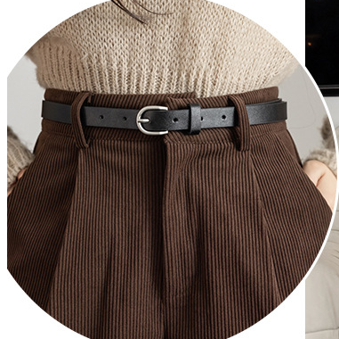Title 8, Shorts de pana marrones con botas Martin para m...