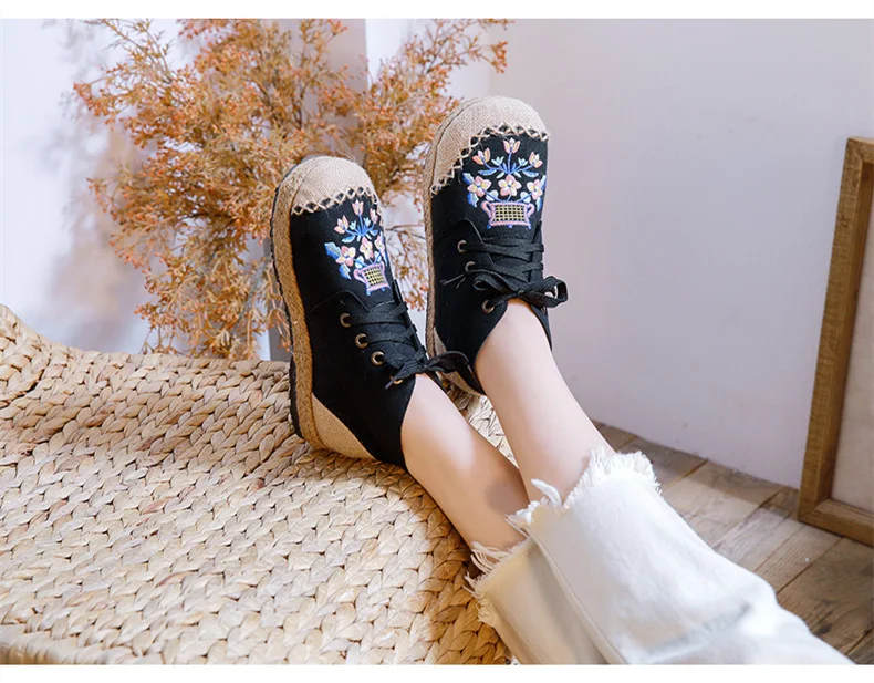 Women's Ethnic Style Embroidered Shoes Non-slip Flat Shoes Comfortable and stylish flats perfect for everyday wear and u — photo 3