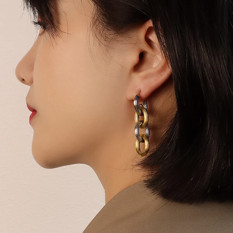 Joias femininas Brincos e pulseira com relevo Adicione um toque de sofisticação ao seu dia a dia com este conjunto elegante, realçando sua beleza natural — foto 11