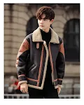 Cappotto da uomo elegante con interno in pile integrato, spesso, casual e alla moda. Comfort e stile per l'uomo moderno. — foto 4