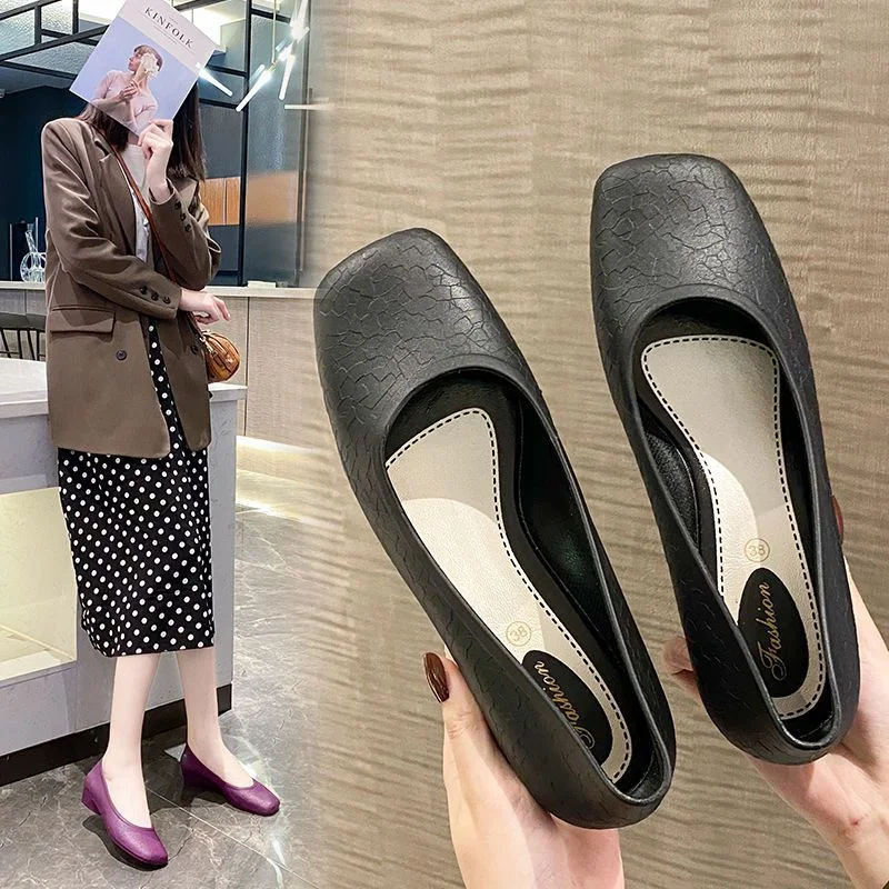 Women's Short-Tube Labor Insurance Plastic Shoes, providing protection and comfort for various work environments. Durabl — photo 3