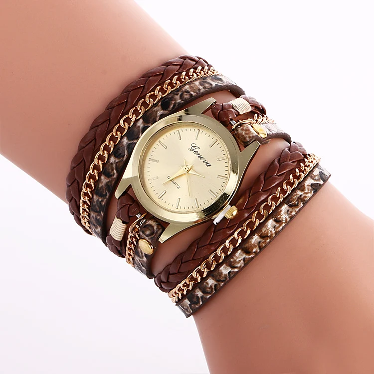 Relógio feminino de pulso com bracelete envolvente, estampa de leopardo e tecido, acessório fashion para um visual elegante e moderno. — foto 3