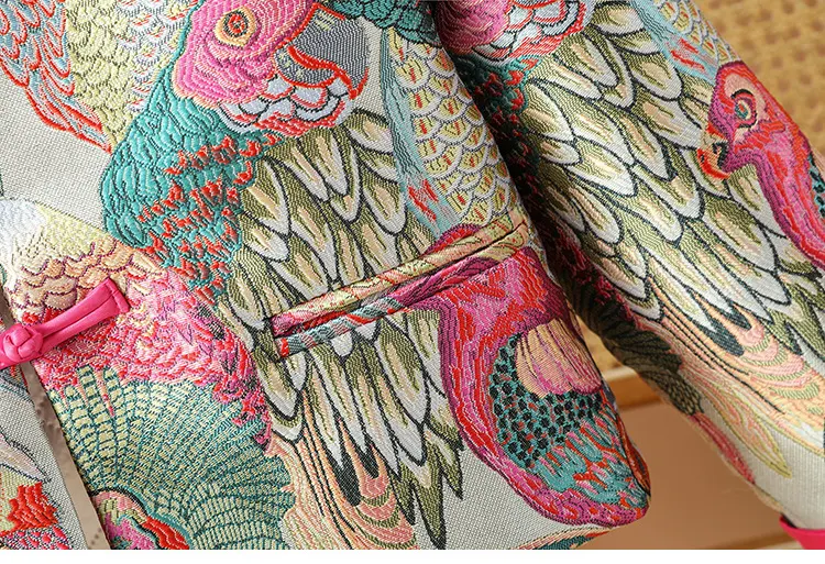 Cappotto Vintage For The Sake Of Beauty con Scollo Rotondo e Fibbia Jacquard Stile senza tempo per un'eleganza sofisticata. — foto 25