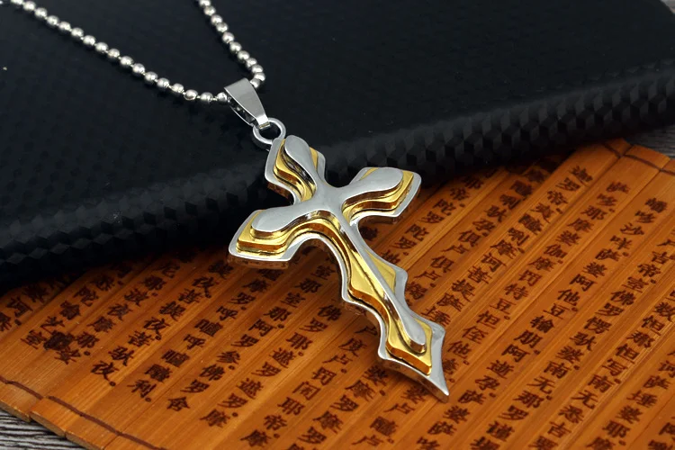 Colar masculino Cross Pingente masculino Joia para homem elegante Aço inoxidável resistente à água Design atemporal Presente ideal — foto 3