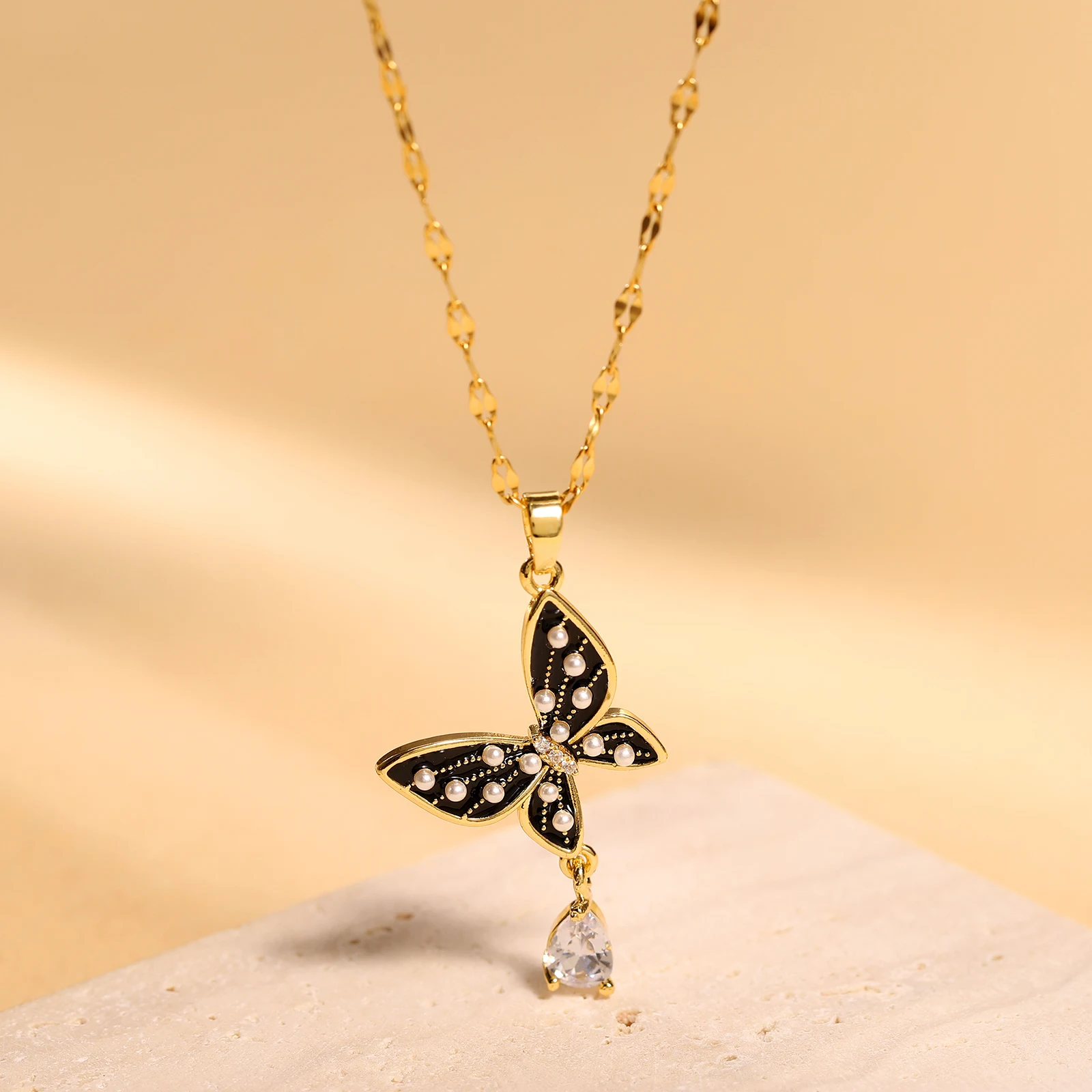 Colar de borboleta com pingente de borla, pérola com temperamento, óleo pingando, design avançado, joia versátil e elegante. — foto 4