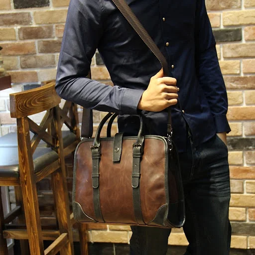Title 3, Bolsas de mão masculinas Elegância e praticidad...