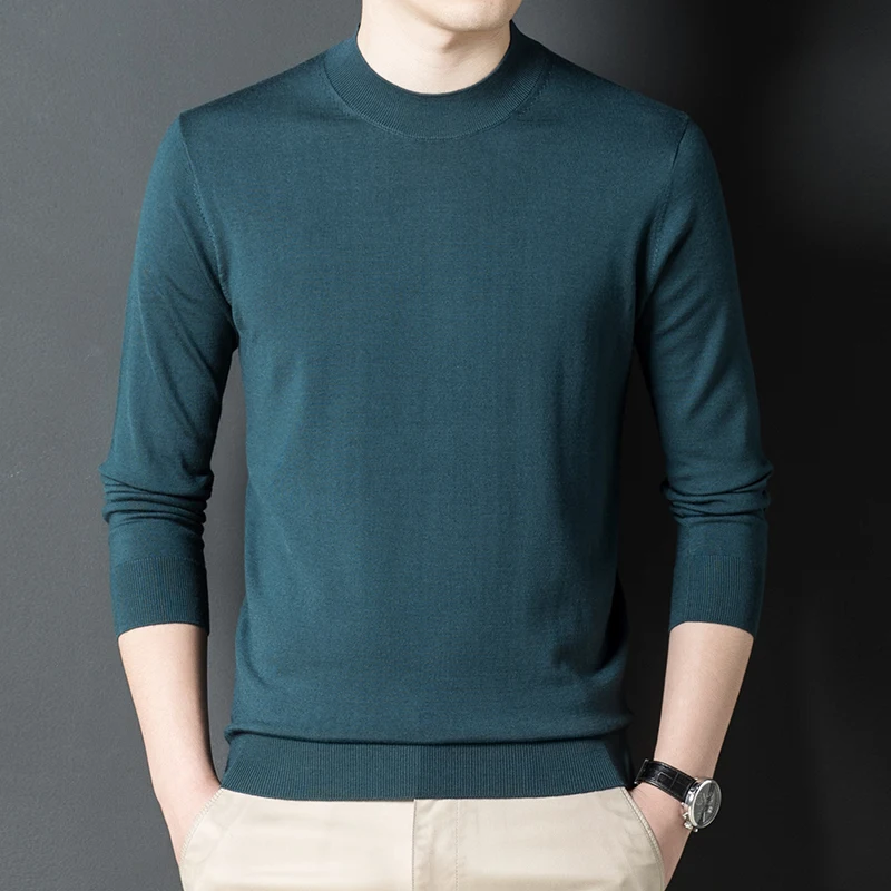 Suéter de malha masculino com gola careca e cor sólida. Confortável e elegante para uso casual. Ideal para looks modernos e práticos. — foto 4