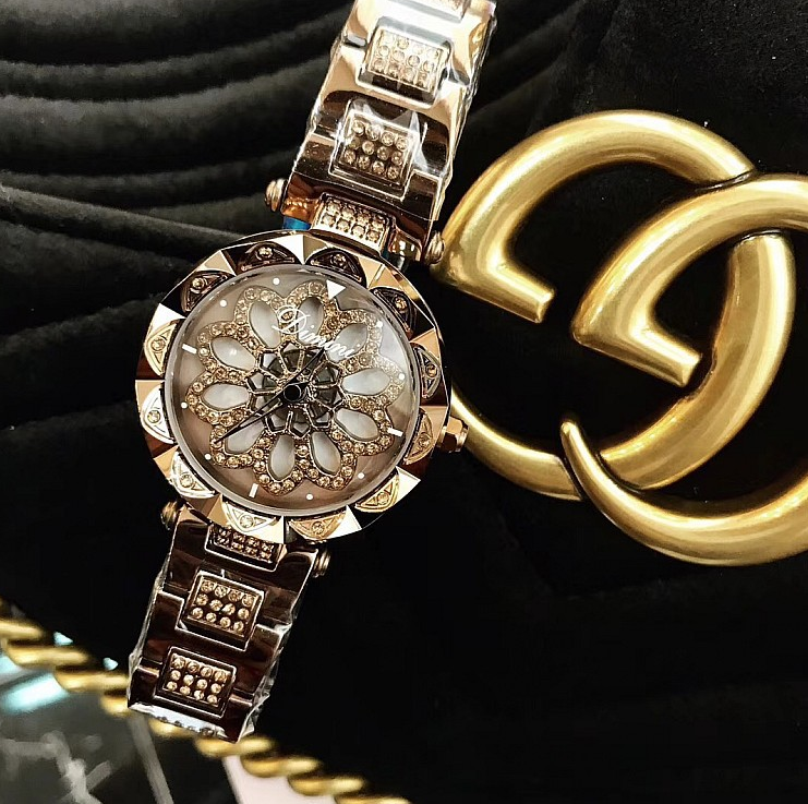 Atmósfera elegante Mira la hora de la moda para correr damas reloj — foto 8