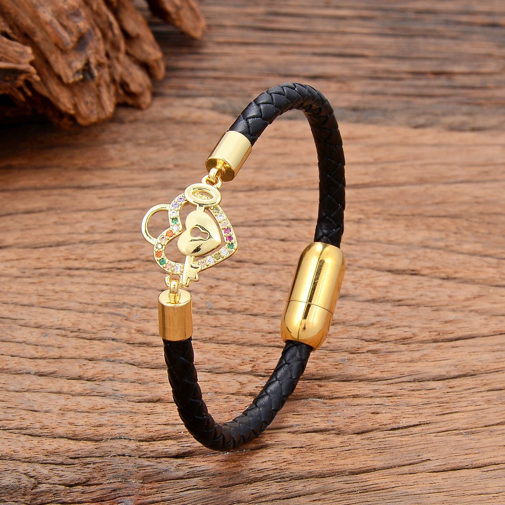 Pulseira de couro trançado feminina, acessório de moda elegante. Feita com couro de alta qualidade, confortável e durável para todas as ocasiões. — foto 7