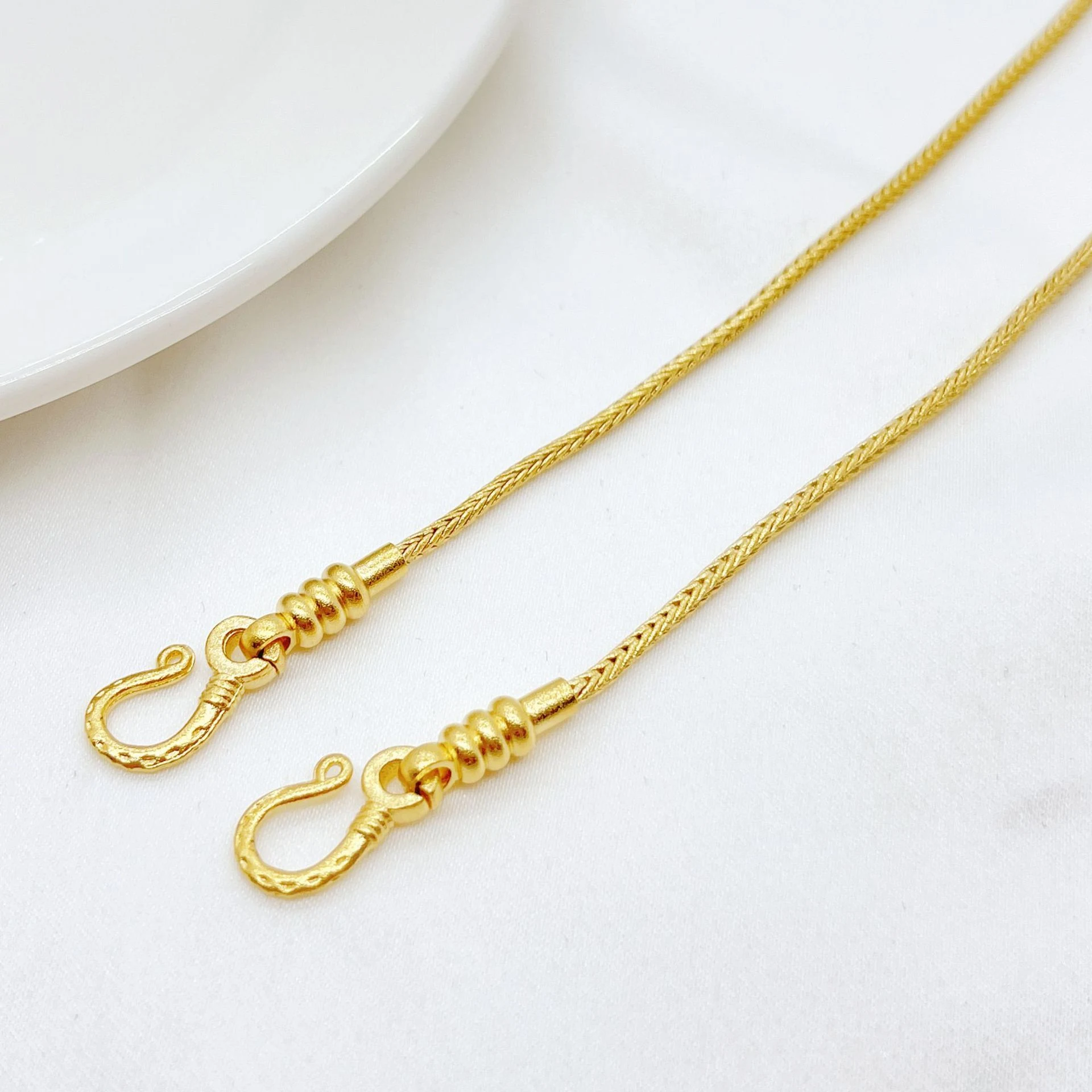 Pulseira DIY de ouro aluvial estilo antigo, ossos de cobra com miçangas para criar. Enfeite seu pulso com este acessório único e artesanal — foto 10