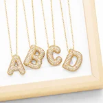 Colar com 26 letras inglesas para mulheres, com zircônia incrustada. Presenteie com elegância e expresse seu estilo único com este acessório. — foto 13