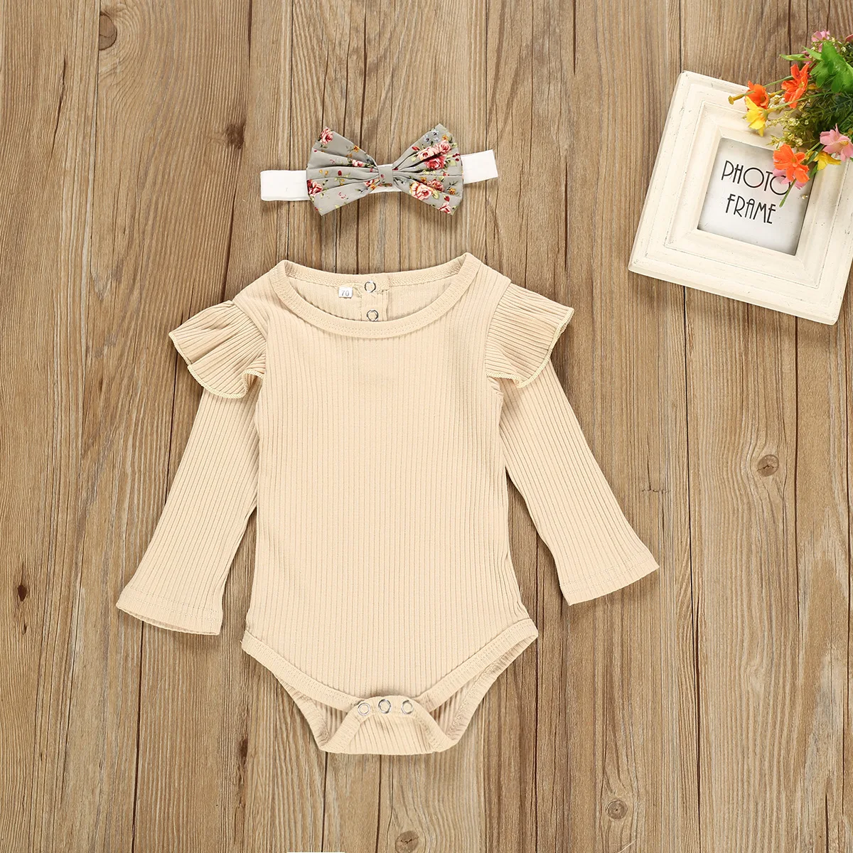 Macacão infantil de algodão cáqui, roupa de uma peça com calças estampadas e chapéu, um conjunto completo e confortável, ideal para bebês. — foto 3