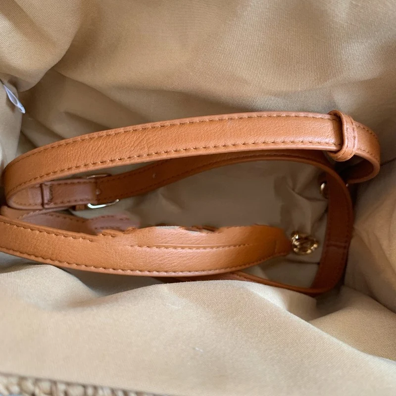 Bolsa Quadrada Portátil Versátil com Tecido Cruzado. Perfeita para Uso Transversal, Conforto e Estilo em um Design Moderno. — foto 3