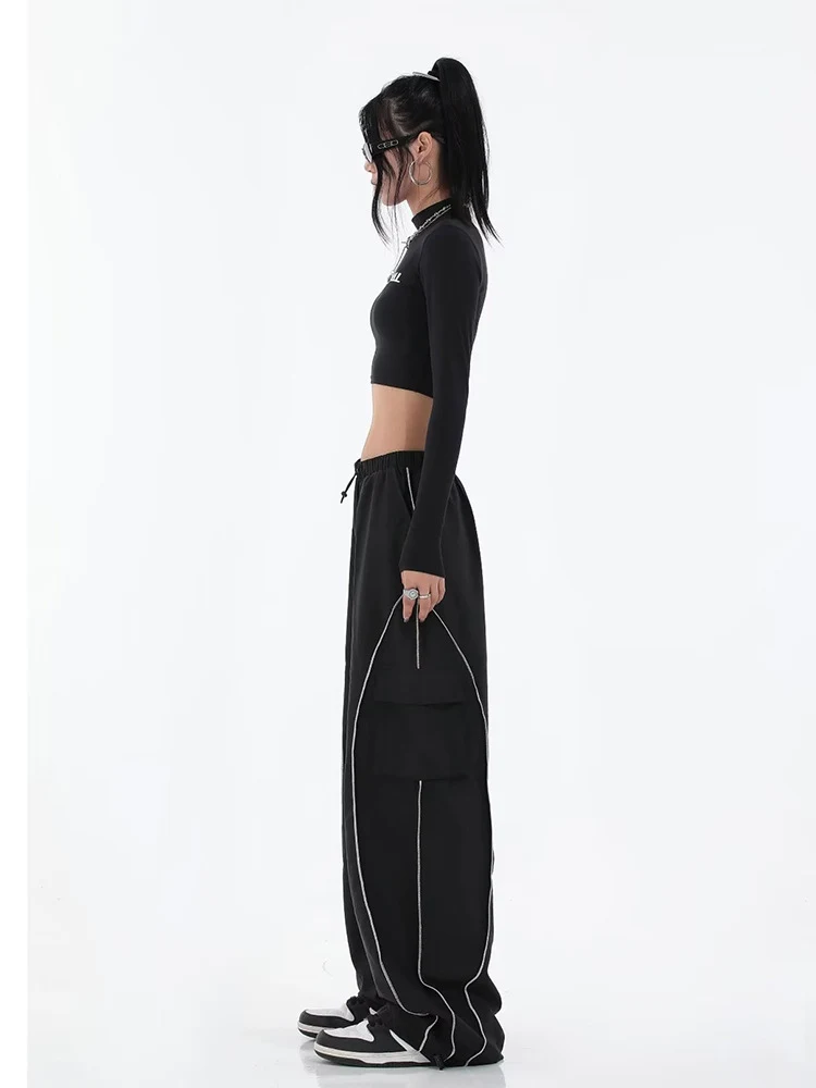 Calças esportivas pretas skinny, cintura alta retrô, funcionais, soltas e versáteis, combinando estilo e conforto para diversas atividades. — foto 8