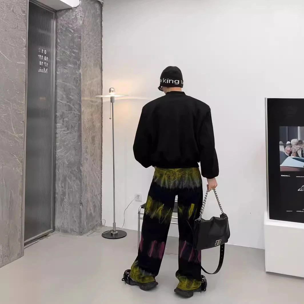 Jeans da uomo fatti a mano con design graffiti colorati, vestibilità ampia e casual, pantaloni dritti, comfort e stile per un look unico. — foto 10