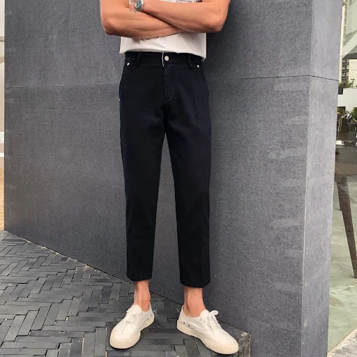 Title 4, Japon minimalist ve çok yönlü günlük jean. Raha...